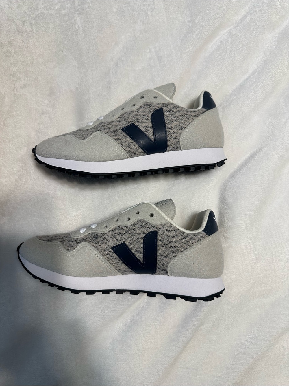 Veja Wool Runner Sneakers in Grey and Navy - Picture 5 of 8